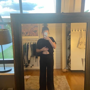 Bik bok kostym byxor - Säljer dina då jag redan har ett par har använts två tre gånger🤍🍉 Köparen står för frakten 