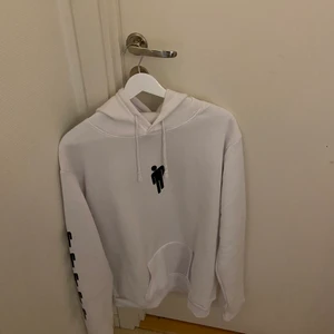 Billie eilish Hoodie - Säljer denna hoodie för 150kr. Storlek XL men upplevs som mindre. Inte mycket använd