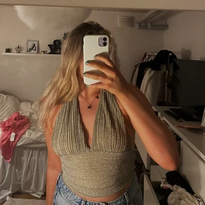 Topp - Festtopp men knyte i nacken från nakd  aldrig använd storlek 38 men passar även 36💞✨