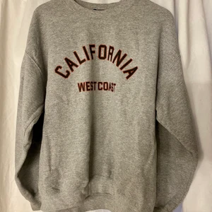 Collegetröja  - Används tyvärr inte längre. Skriv till mig om du vill ha fler bilder😊