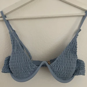 Bikinitopp - Säljer nu min superfina bikinitopp eftersom den blivit för stor🫣 den är ifrån zaful storlek L men passar en s❤️