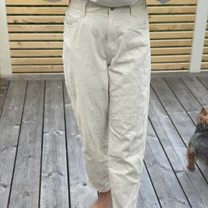 jeans  - Vita jeans från h&m 🤍