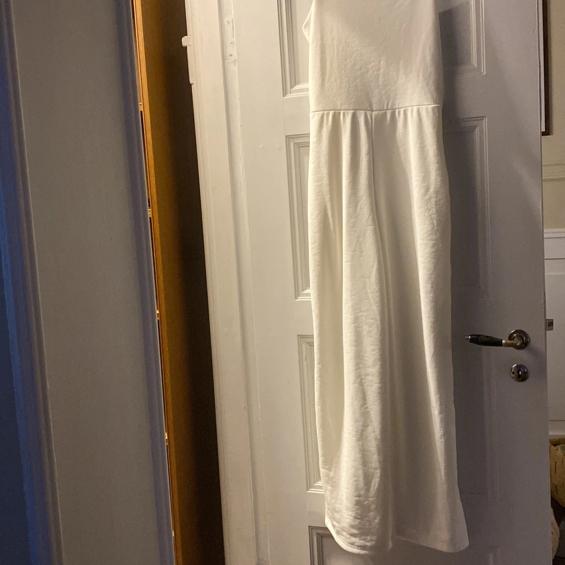 Byxdress i vitt  - 90