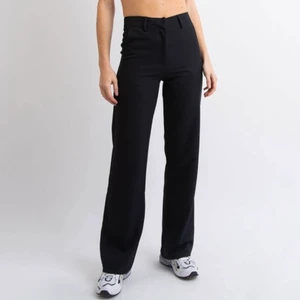 Kostymbyxor  - Svarta kostymbyxor från madlady! 🤩 Använts 1 gång (säljer för att dom inte passar) 📦  60kr frakt