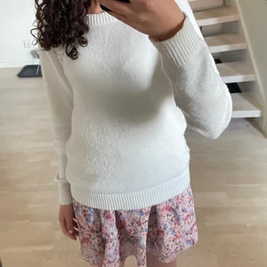 Blommönstrad kjol  - Säljer nu min super fina och somriga kjol (även fin som topp) i stl xs-s då den inte riktigt kommer till användning!💗  