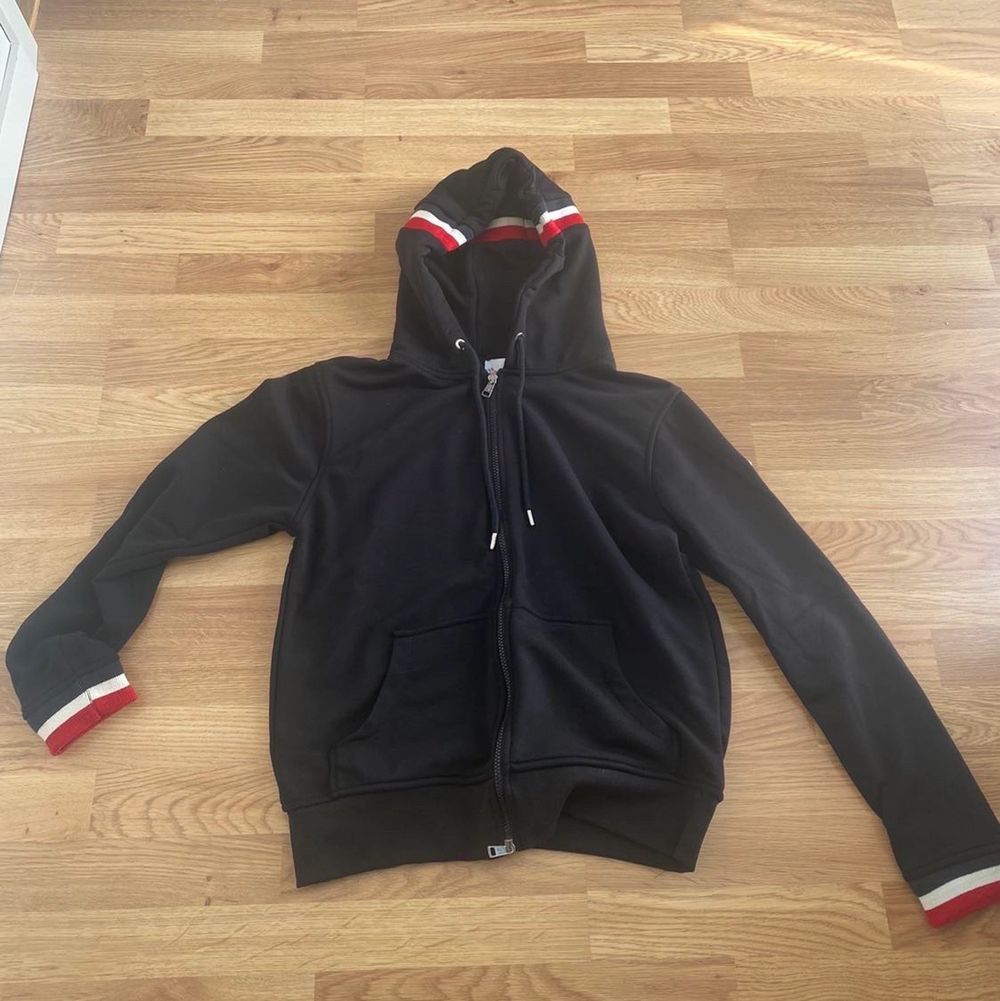Svart moncler cardigan zip hoodie black | Plick Second Hand