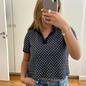 Zara topp - En mönstrad piké ifrån zara