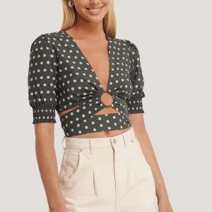 Prickig topp - Topp från AFJxnakd som jag köpte förra året och har knappt används och därför jag säljer den. Den är i bra skick och har superfin passform💕