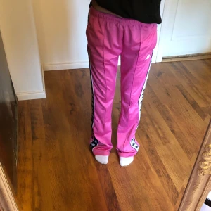 Rosa kappa byxor - Snygga rosa kappabyxor i bra skick