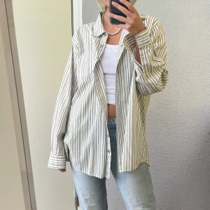 Skjorta - Fin randig skjorta! Frakt tillkommer 😊