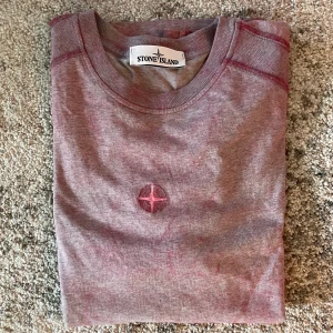 Stone island T-shirt  - Helt oanvänd stone island T-shirt  Flawless 10/10 skick  Storlek L