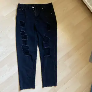 Svarta jeans endast provade. Baggy design