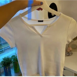 Brandy Melville  - Säljer denna brandy topp❤️skriv om du är intresserad💕