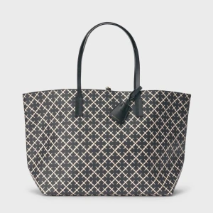 Väska - Säljer min fina malene Birger väska då den tyvärr inte har kommit till användning❤️ Inköpt förra sommaren och är använd ca tre gånger, alltså som ny och inga defekter alls🥰