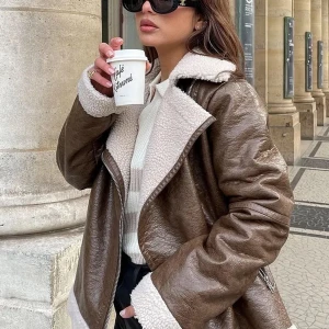 Nakd - Säljer denna jacka från NaKd! Använd fåtal gånger. Bilder från nakds hemsida!