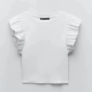 Vit topp med volangärmar - Supersöt vit topp från zara i storlek s!🧚🏽‍♀️