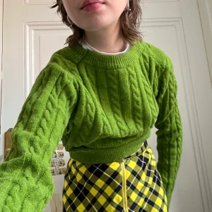 Superfin grön tröja - Underbar grön tröja💚 (Ej ylle). Jag på bilden brukar ha XS-S i tröjor.