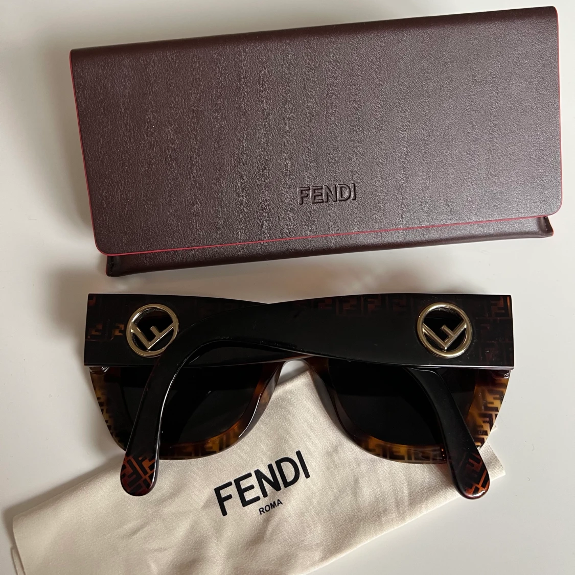 Fendi solglasögon  - 90