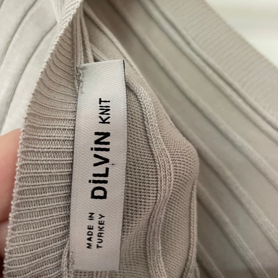 Fin grå tröja  - 91