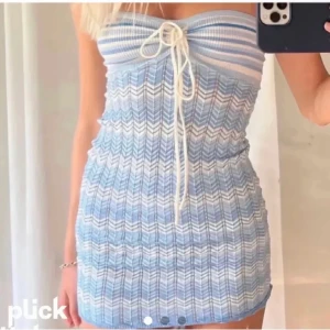 Bershka klänning - Säljer denna superfina klänningen ifrån bershka då den inte kommer till användning längre i storlek XS 