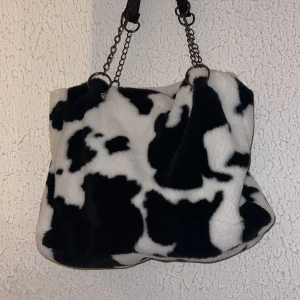 Säljer denna då jag inte vill ha den. - Nyskick.