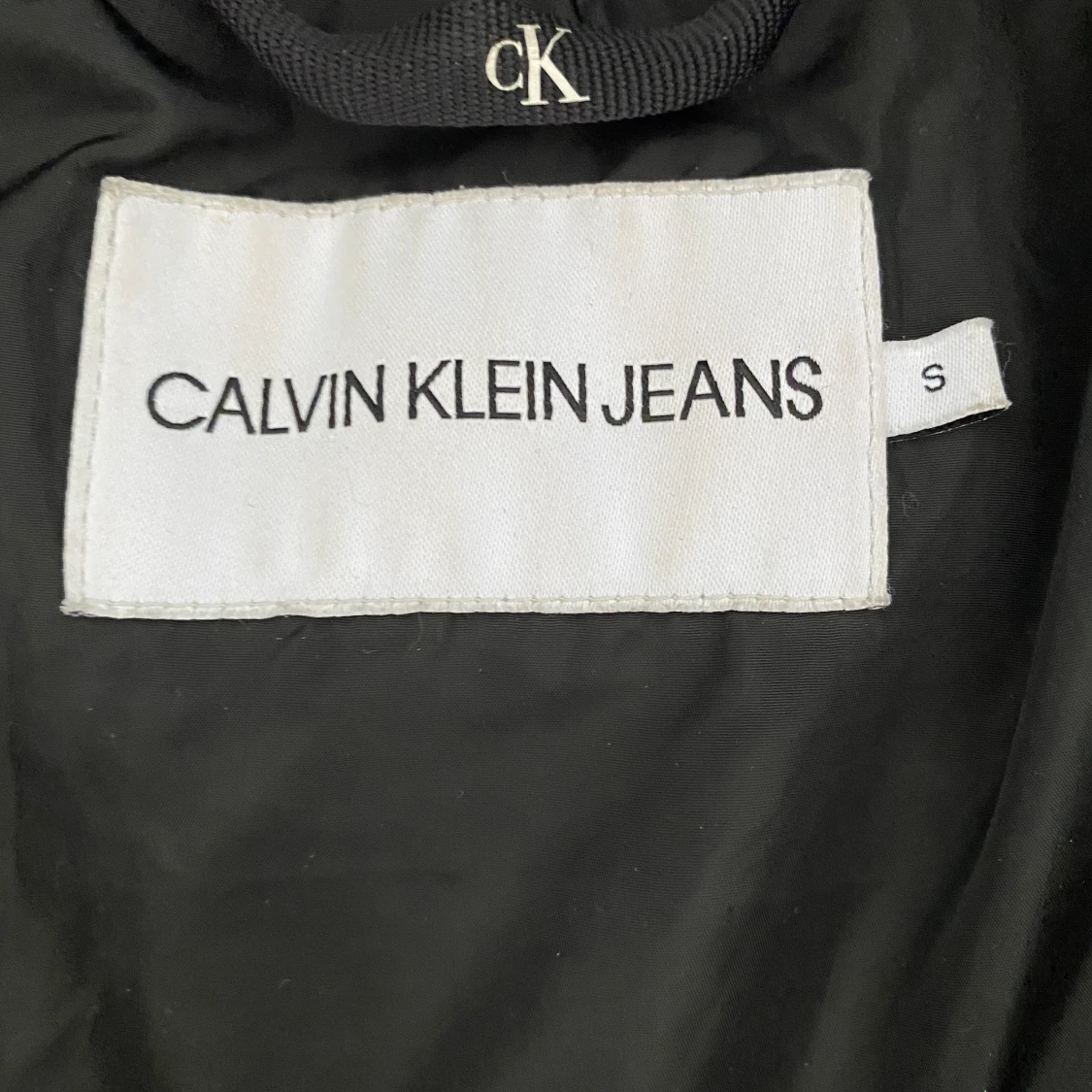 Glansig Calvin Klein jacka - 90