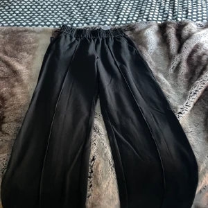 Byxor  - Sköna kostymbyxor i stretchigt material, strl xs