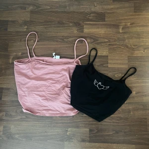 Två fina linnen - 2 st fina minnen i storlek S och M(den rosa).  Båda är som nya. 