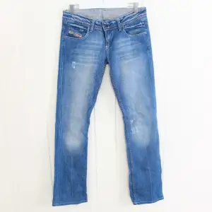 Vintage jeans från diesel, säljer pga för små för mig! Strl 30”! Bootcut modell jättetrendig modell! Low waist 😍 skriv privat för mått 