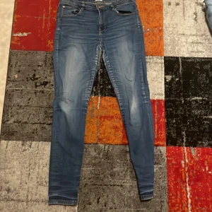 En lager 157 byxa  - Den är använd 1 gång  Den är storleken L Pris kan diskuteras 