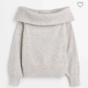 hm off shoulder tröja (ny) - Helt ny och oanvänd off shoulder tröja ifrån hm. Slutsåld på hemsidan. Säljer då jag köpa två storlekar.