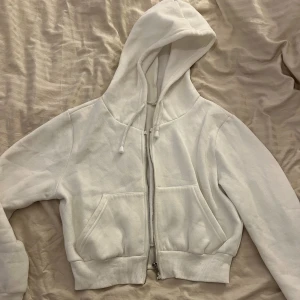 Hoodie - Kort luvtröja i storlek S