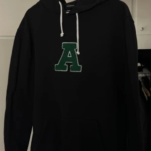 Axel arigato hoodie - Super bra skick, lite lite blekare än ny, storlek L 