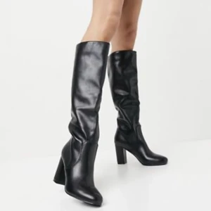 Svarta stövlar - Från asos, använda ett fåtal gånger 