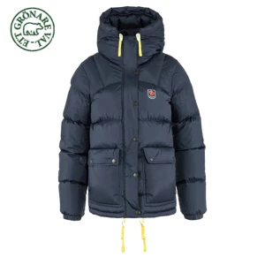 Fjällräven jacka/ söker - Hej jag söker en fjällräven jacka i mörk blå❤️ i storlek xs kan ge 1000-2000kr 