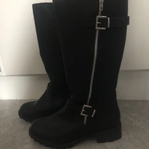 Boots - Fodrade boots som knappt har kommit till användning. Köpt på skopunkten för 499kr. Priset kan diskuteras💓