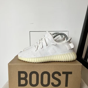 Yeezy - Adidas Yeezy  Storlek 38 Använd fåtal gånger varsamt 