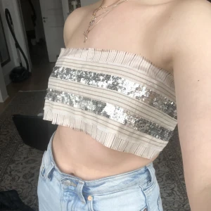 Topp, silke - En topp från Noa Noa i 100% silke! Knytes baktill. Helt felfritt skick. One size