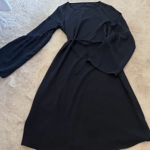 Klänning - Klänning från veromoda. Fint skick!