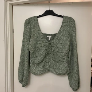 Blus sommar  - Använd ett fåtal gånger!