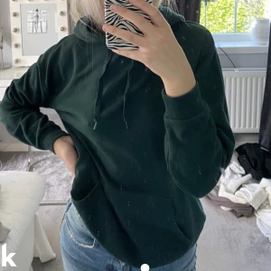 Hoodie - Grön hoodie, använd EN gång!❤️