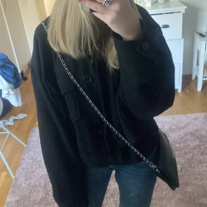 Kort kappa - Säljer min jättefina korta kappa  från Nakd som är slut❤️ nypris 700 säljer för 450+frakt skriv om ni har frågor! Den är i storlek M men sitter bra på mig som vanligt vis är Xs s❤️