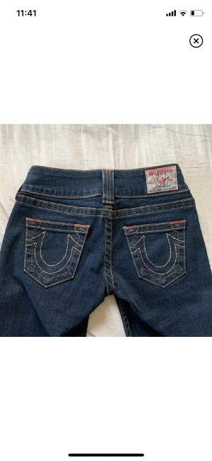 true religion jeans - Säljer fler jeans!😽Använd köp nu<3  Midja:68 Innerben:82 Jag är 169 med W28 som referens
