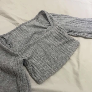 Tajt tröja  - Säljer denna teöja som jag knappt använt, den har inga defekter och skulle säja att den är som ny, kom privat om frågor och fler bilder!❤️