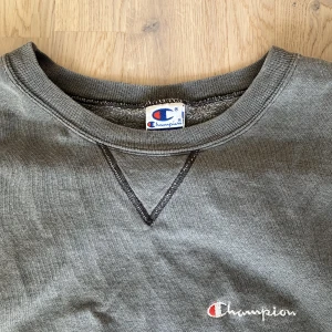 Sweatshirt  - Köpt för 600 på Broadway & sons, sliten i muddarna, kan skicka bild!