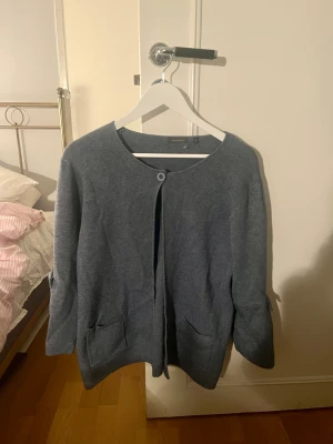 Kofta  - Super söt kofta från Marinello. Super fint skick knappt använd.