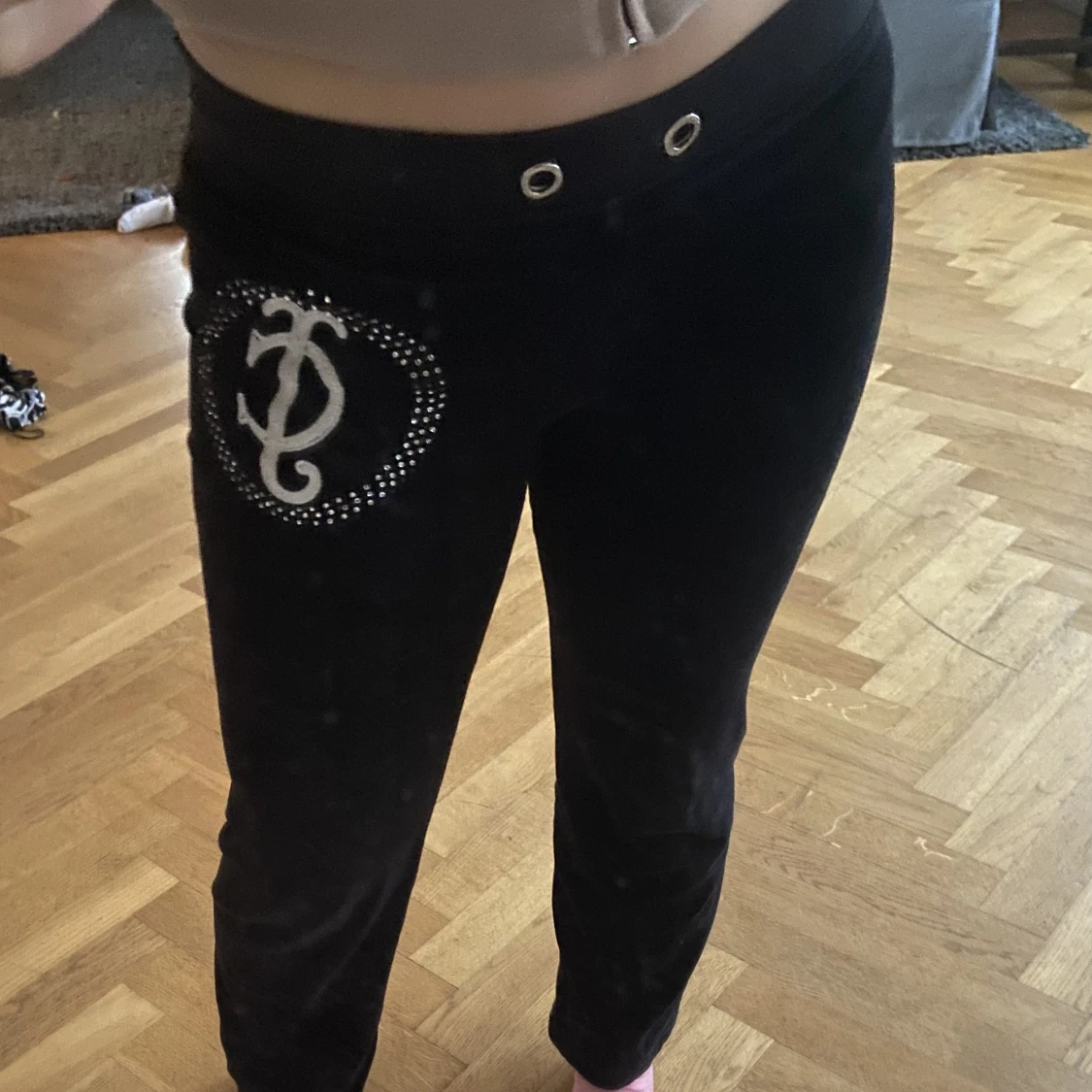 lågmidjade juicy byxor