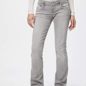 Säljer mina grå ltb jeans då dem inte kommer till användning. Använd fåtal ggr, super bra skick!😊