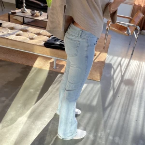 Jeans - Lågmidjade supersnygga jeans! Så sköna också. Uppskattar storleken till 36 isch💕 köpta på Vestiaire och vet inte vad märket är