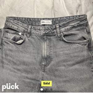 Säljer mina jeans som är köpta här på plick, nyskick. Säljer begrunda av att de e förstora